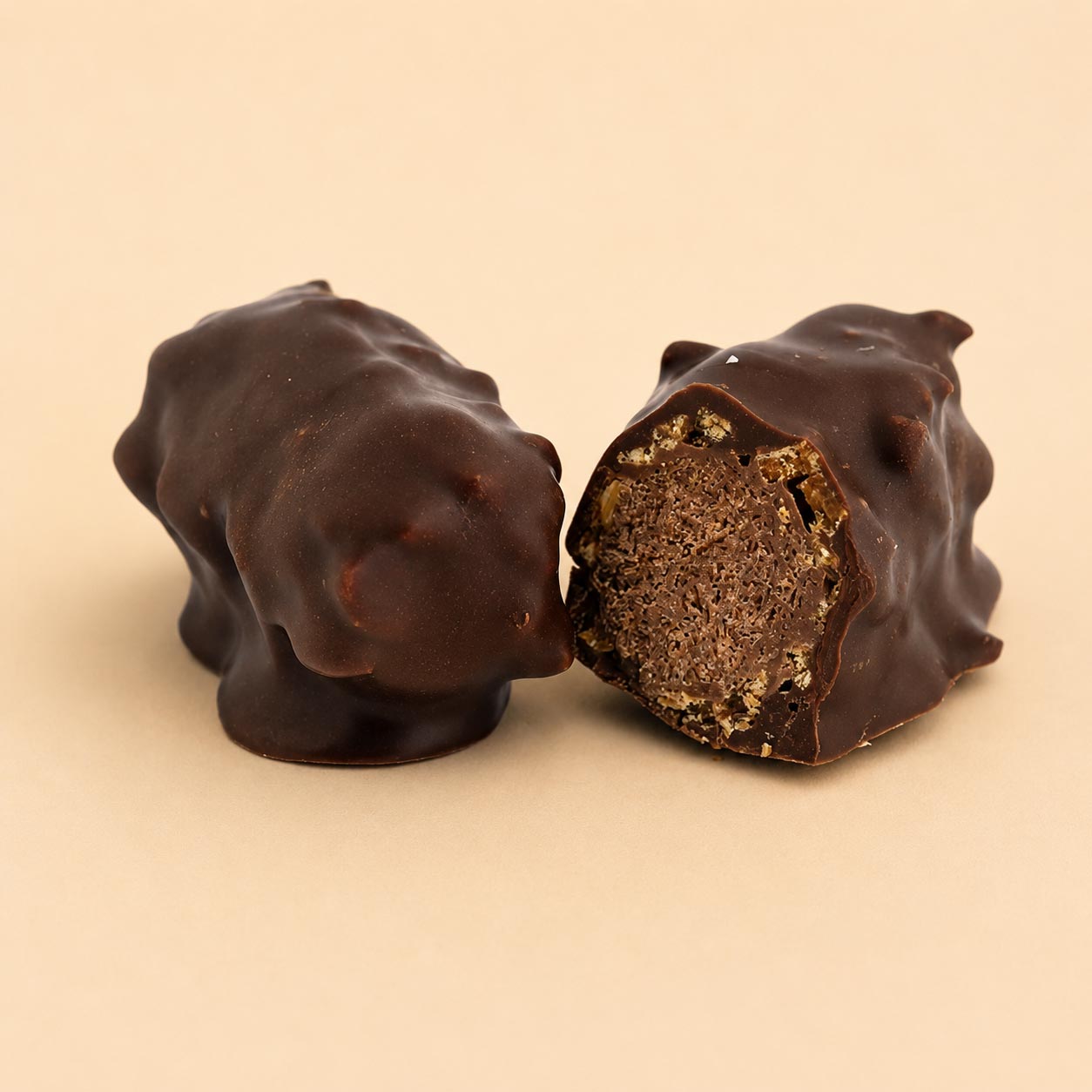 CRUNCHY CARAMEL Milk Choco Crunchy Inside; Rolled Caramel
